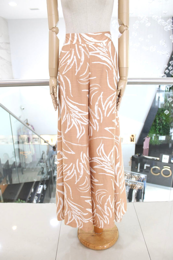 Pantalón beige con palmeras