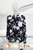 Camisa negra con flores bordadas