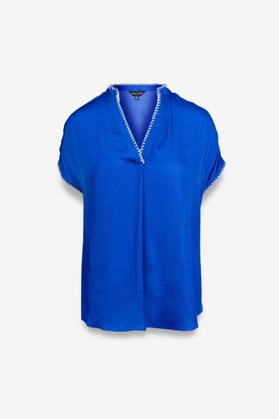 Blusa fluida azul con bordado