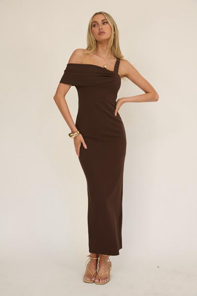 Vestido a un hombro chocolate