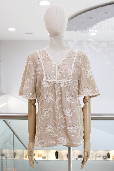 Blusa flores bordada beige