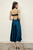 Vestido de satín azul prusia