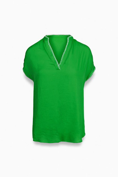 Blusa verde con bordado