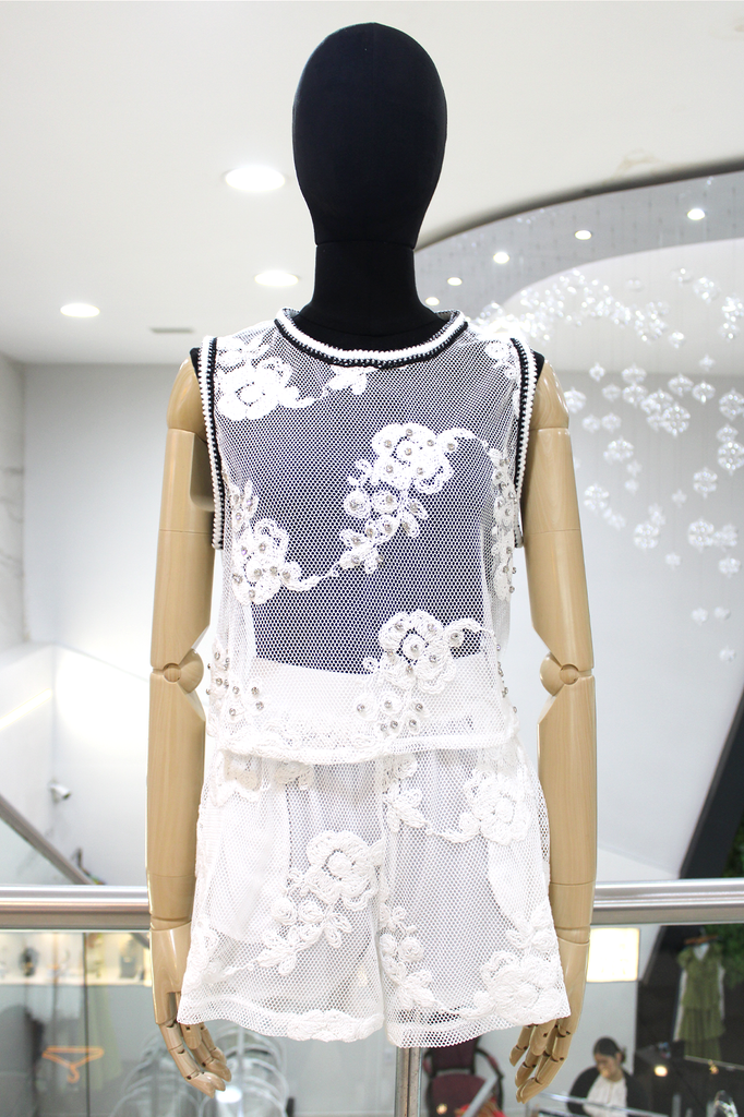 Conjunto red con bordado blanco