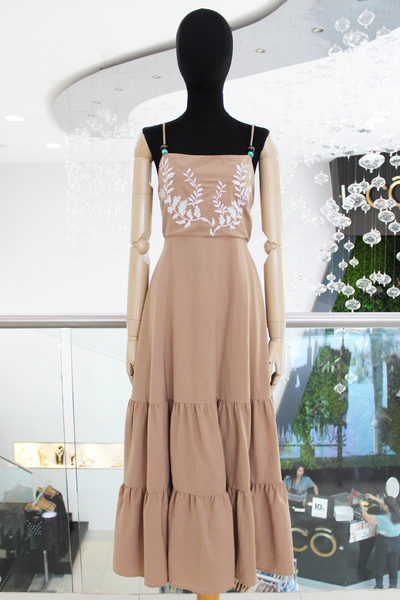 Vestido camel bordado