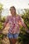 Camisa con print naranja y morado