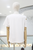 Blusa blanca asimétrica con nudo