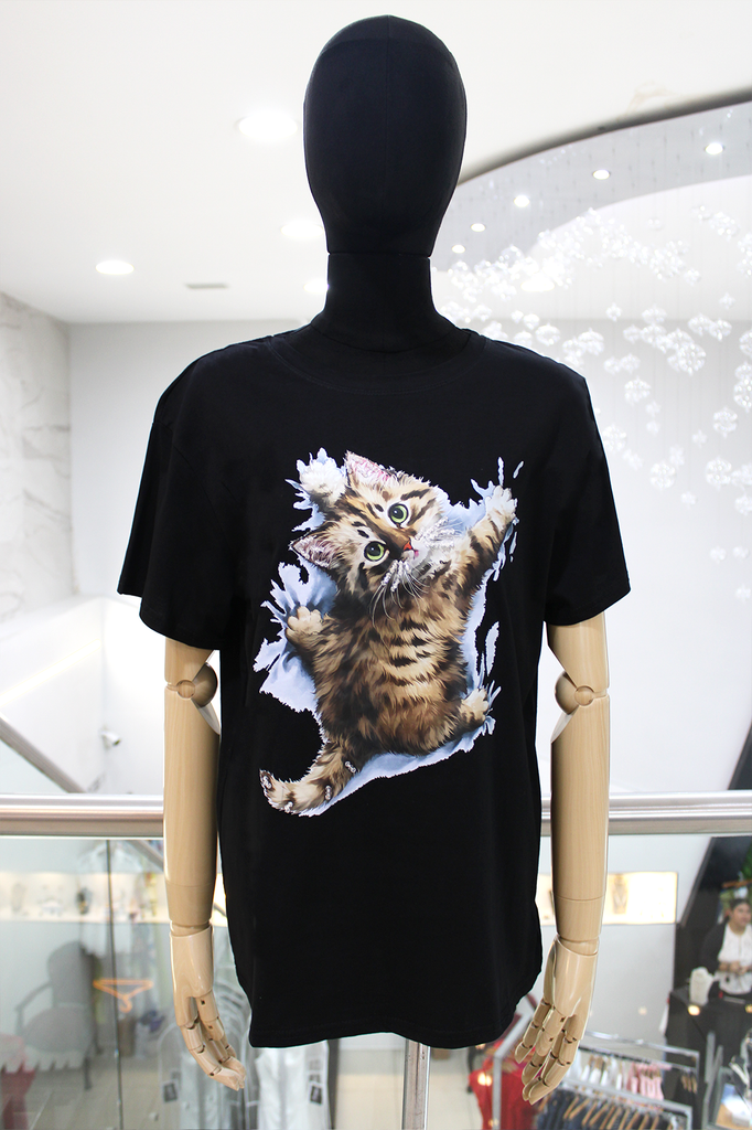 T-shirt negra gatito