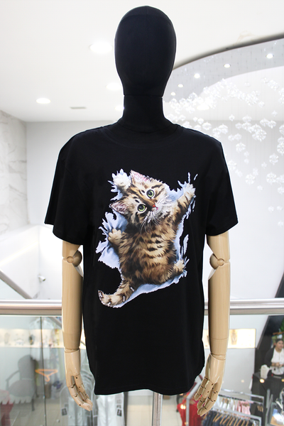 T-shirt negra gatito