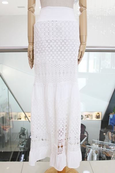 Falda blanca bordado