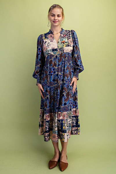 Vestido azul oscuro estampado