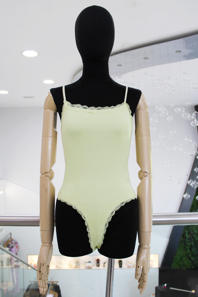 Body encaje pistache