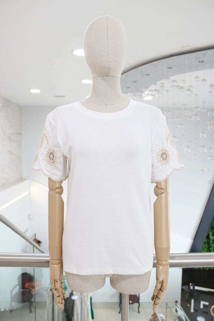 T-shirt blanca círculos