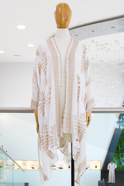 Kimono blanco hojas