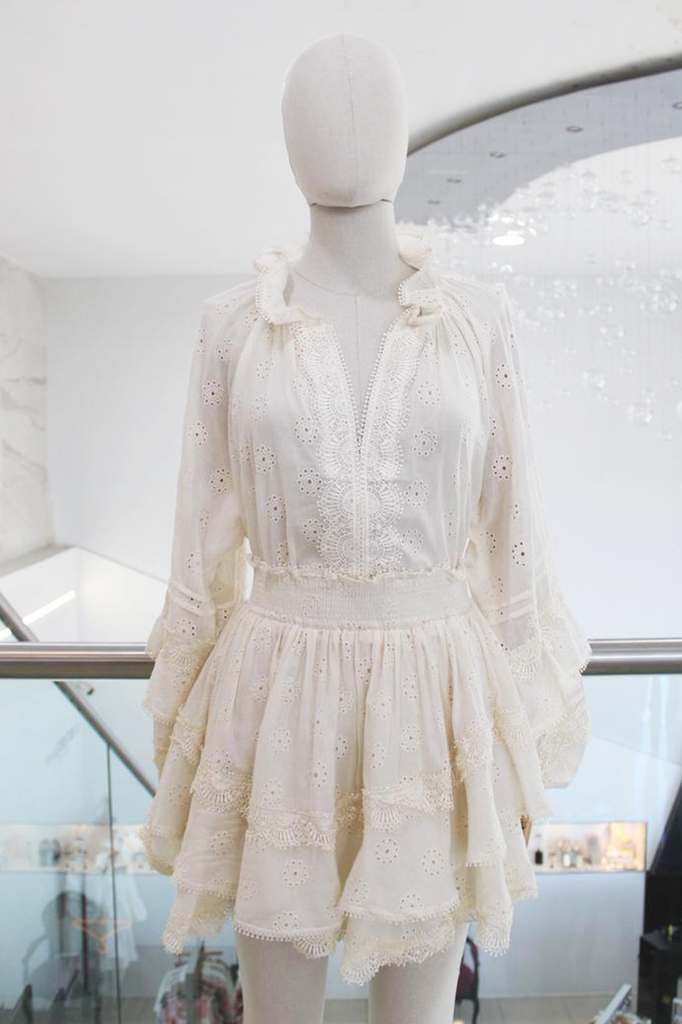 Conjunto beige blusa y falda