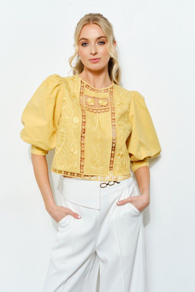 Blusa amarilla floral