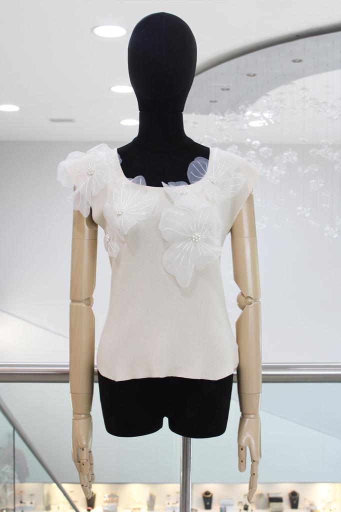 Blusa beige con flore 3D