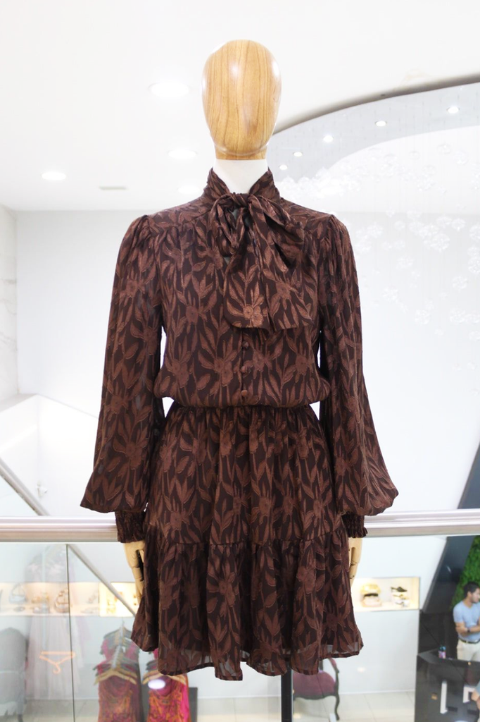 Vestido café hojas
