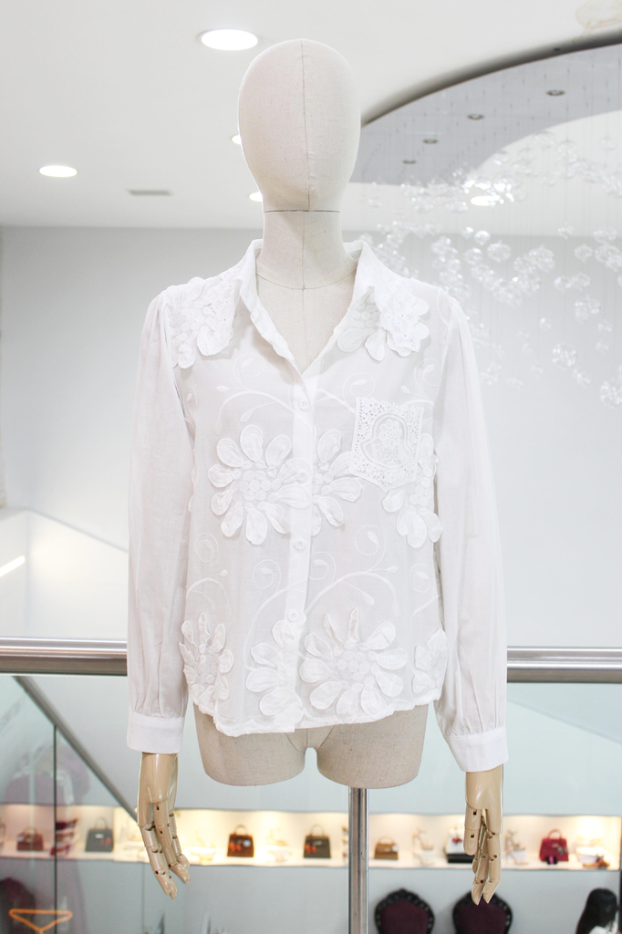 Blusa blanca flores