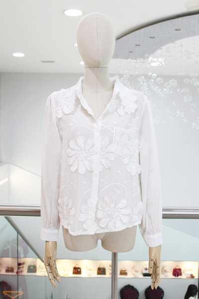 Blusa blanca flores