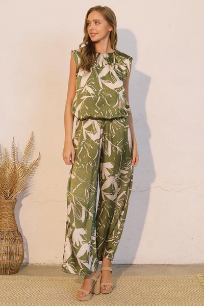 Conjunto verde con hojas beige