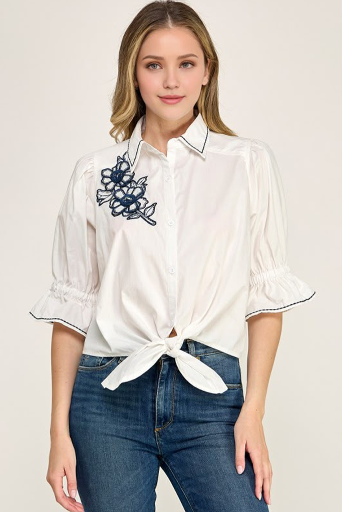 Camisa blanca flor