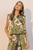 Conjunto verde con hojas beige