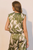 Conjunto verde con hojas beige