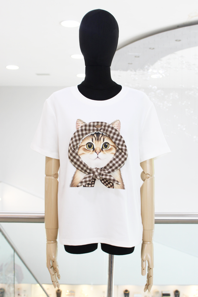 T-shirt blanca de gato