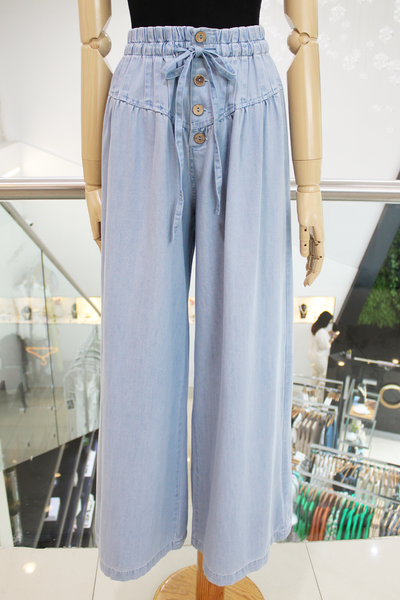 Pantalón denim claro wide leg