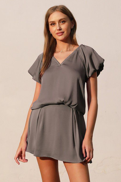 Blusa gris fruncida