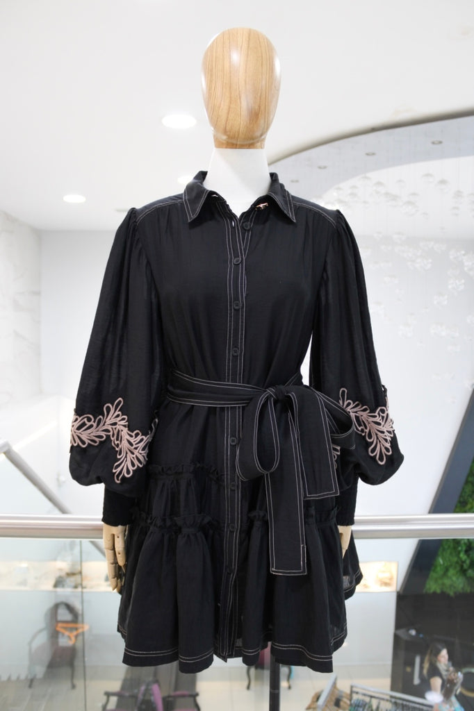 Vestido negro bordado
