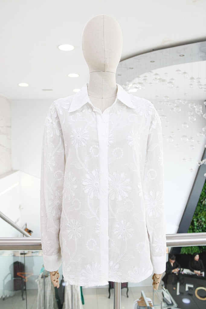 Camisa blanca bordada