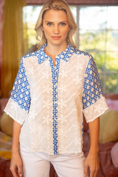 Blusa blanca y azul