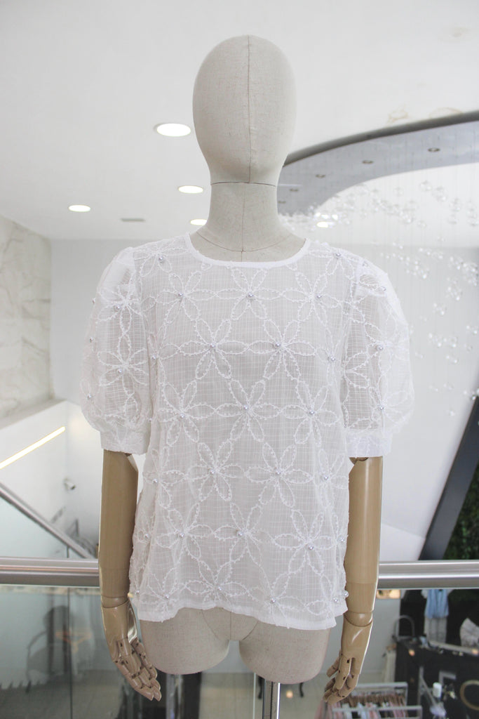 Blusa blanca flores bordadas