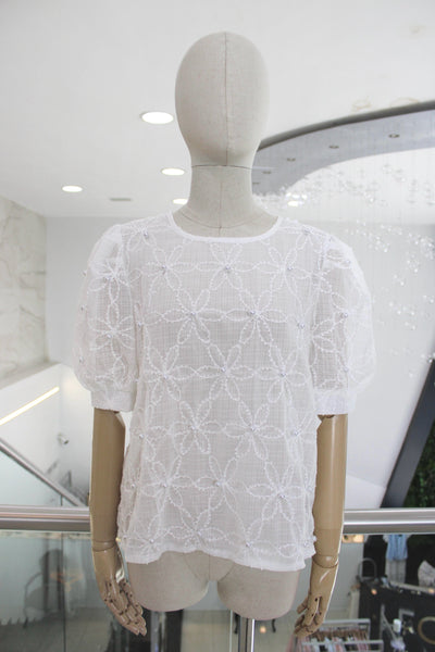 Blusa blanca flores bordadas