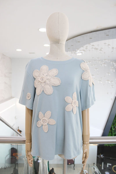 T-shirt azul floral