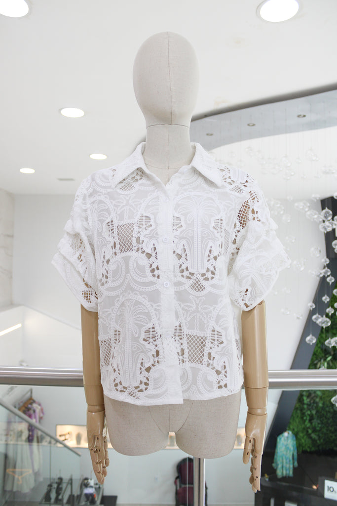 Camisa blanca bordada
