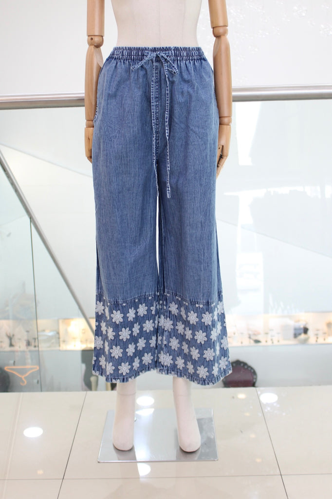 Pantalón denim flores