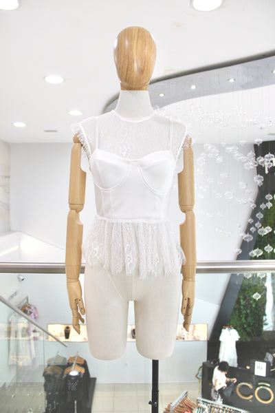 Blusa blanca con encaje