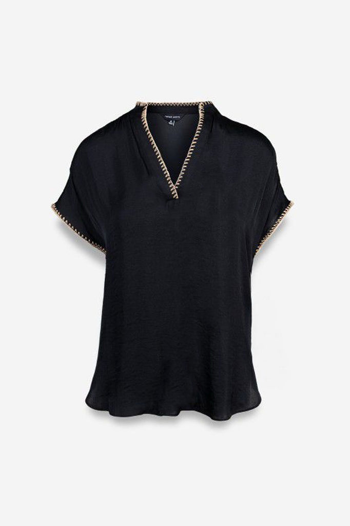 Blusa fluida negra con bordado