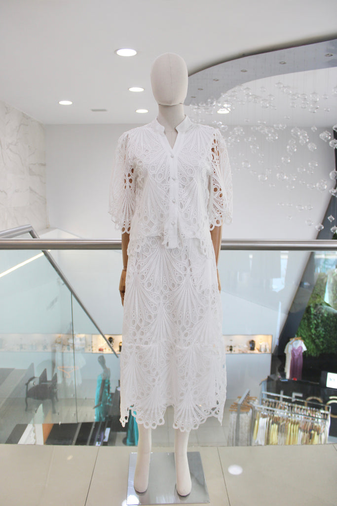 Conjunto guipur blusa y falda