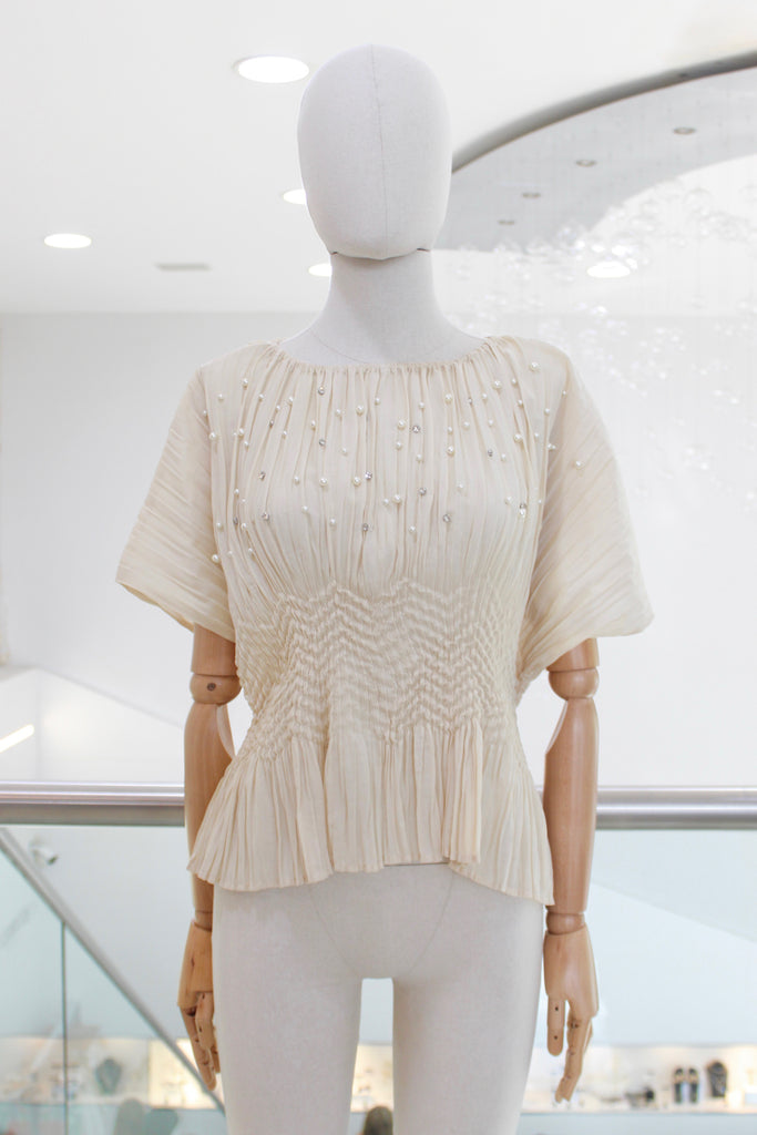 Blusa plisada beige perlas
