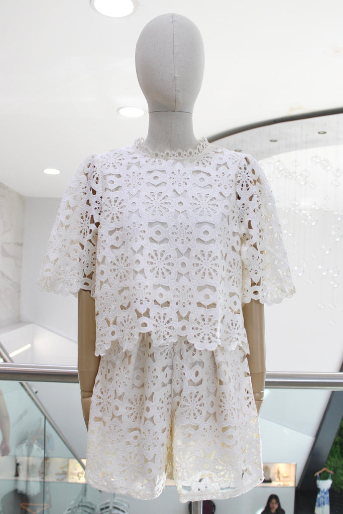 Conjunto beige guipur