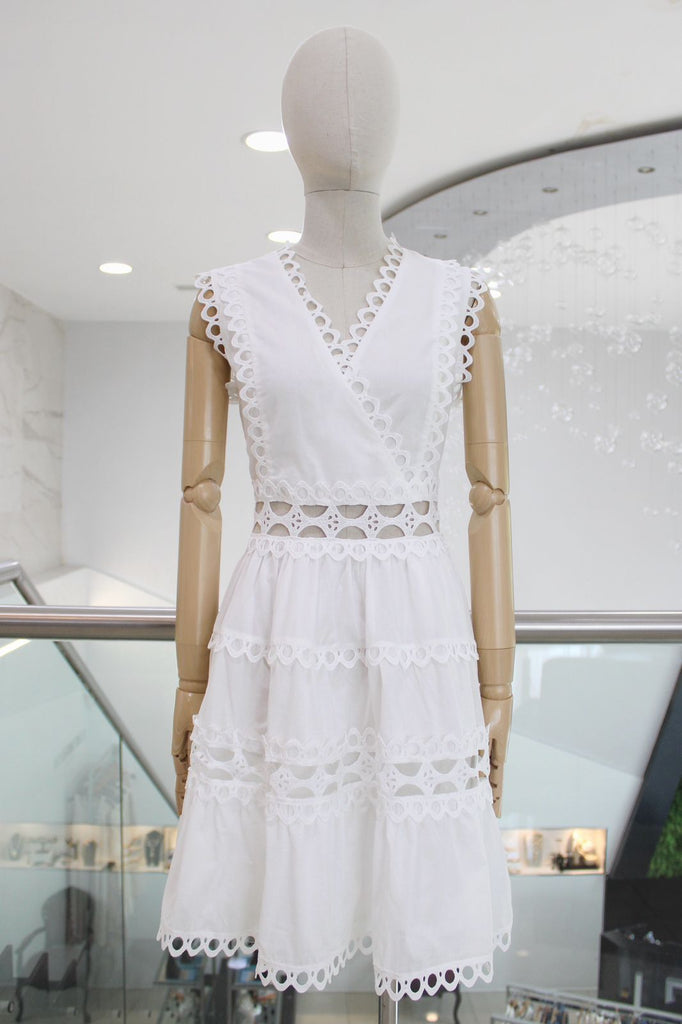 Vestido blanco con guipur