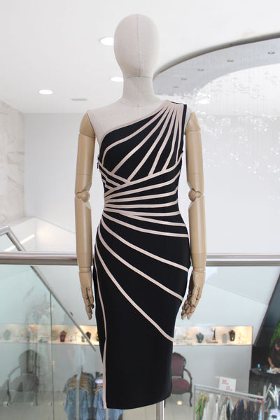 Vestido a un hombro negro