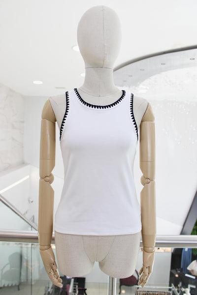 Top blanco con negro