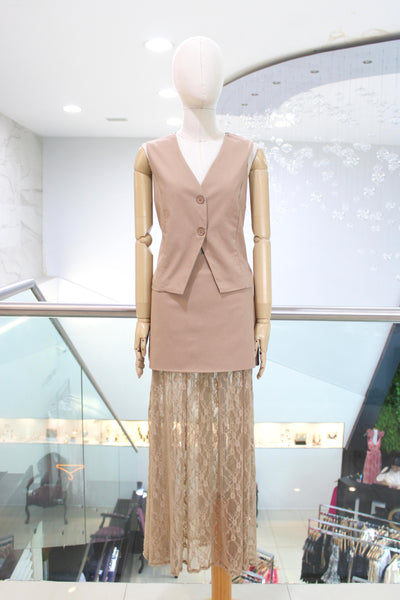 Conjunto camel chaleco y falda