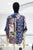 Blusa azul con estampado floral