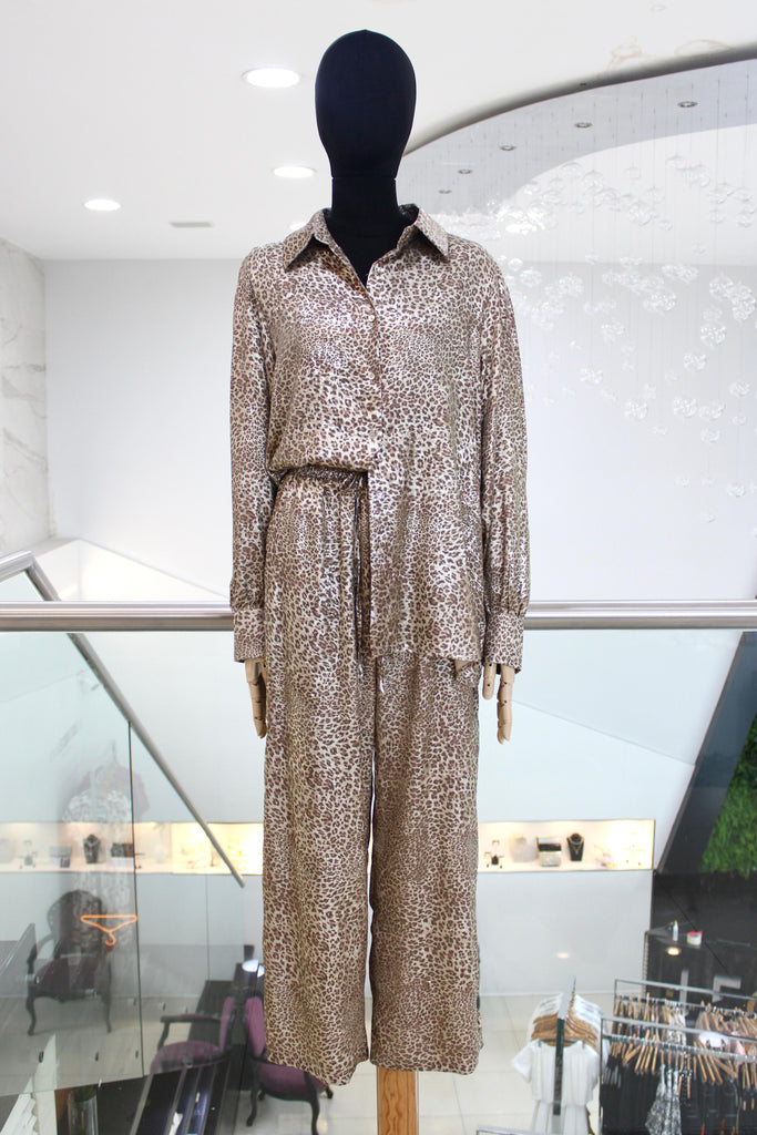 Conjunto animal print dorado